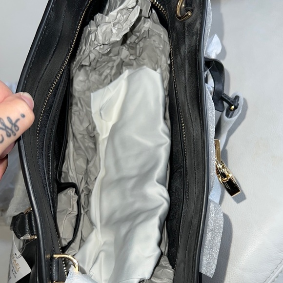 Michael Kors Hamilton Large Black Leather Handbag - Picture 5 of 5